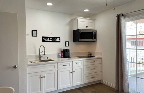 East Whittier House | Nena's Home Adventure!nGuesthouse in Whittier. California
