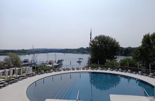 Sesto Calende Boat Rental | NEON Bigigio House Boat