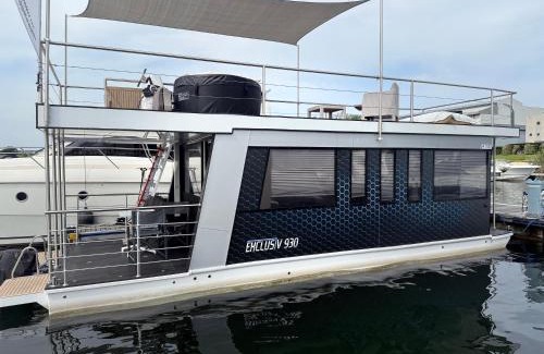 Sesto Calende Boat Rental | NEON Bigigio House Boat