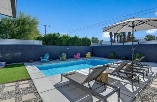 Palm Springs House | Neon Dream - Meredith Lodging