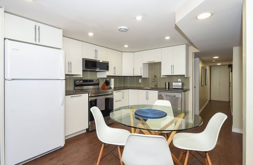 Ottawa Division Apartment | Nepean | Modern | Lower unit | Sleeps 6 | 3 beds, 1 bath