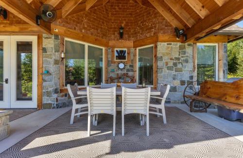 North Creek House | Nesting in North Creek