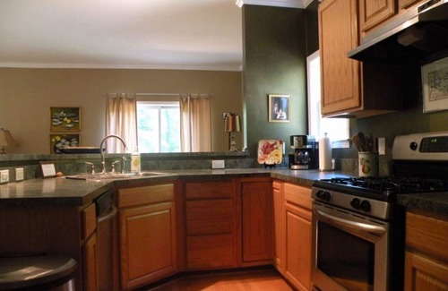 Viewtown House | Nestled Among Majestic Trees, Hilltop Hideaway is a Woodland Sanctuary