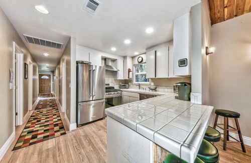 Country Club Estates Cabin | Nestled Among the Tall Pine, 3 bedrooms, hot tub, come play in the mountains.