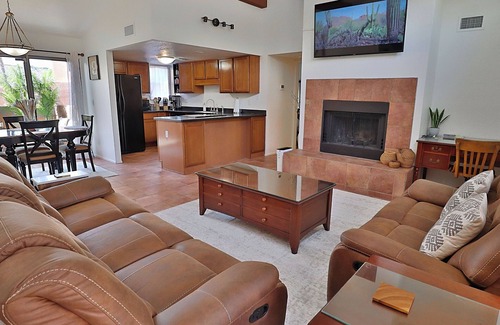 Tucson Condo | Nestled at the base of the majestic Catalina Mountains, Sabino Serenity is a warm and welcoming two-bedroom, two-bath condo that blends the tranquility of Asian design with cozy, artistic touches.