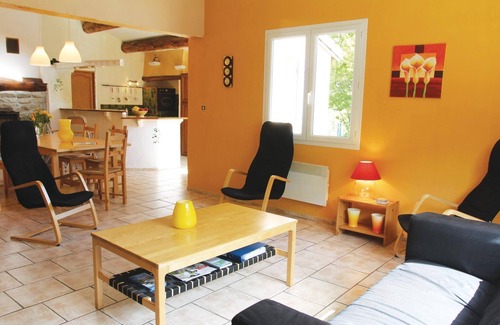 Mayres House | Nestled in a 7,000 m² green oasis with shrubs, chestnut trees, wild flowers, roses and irises, this