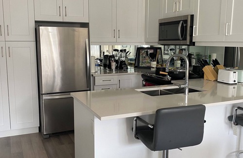 Mineola House | Nestled in the tourist area of Port Credit , Mississauga lies my beautiful home