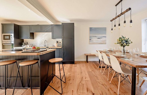 Oxwich House | Netherend - Three Bedroom House, Sleeps 6