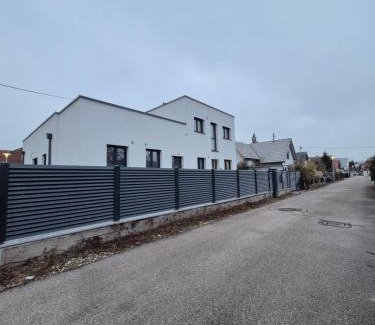Wagram Apartment | Neubauwohnung mit 80 m2 Terrasse, 8 Minuten von Linz entfernt