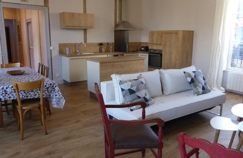 Neuville-aux-Bois Apartment | NEUVILLE GITE WITH WOOD