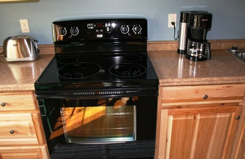 Bemidji Cabin | New 1 bedroom lake cabin with FREE resort amenities