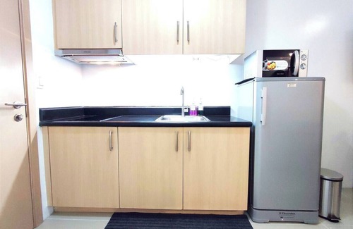 Highway Hills Condo | NEW! 1BR Condo Unit: Linked to Mall & Train Station, Wifi, 55" TV, Pool View