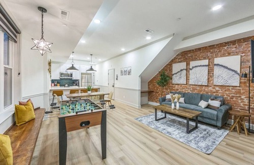 North Philadelphia West Apartment | New 2/2 Across from Fairmount Park | 10 mins to DT