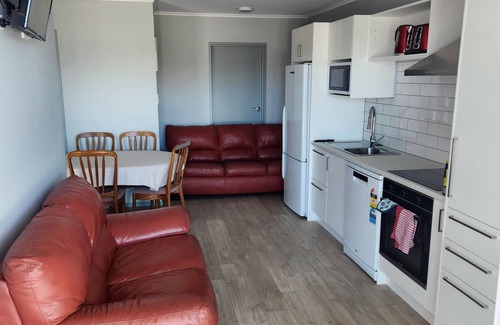 Raglan Apartment | New 2 bedroom apartment - Central Raglan