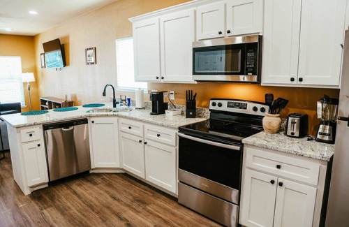 Paris House | New, 2 BR, 2B, 231 11th NE, #1