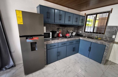 Palma House | New 2 bdr beach house with WIFI, BBQ and secure carport. Relax in style.