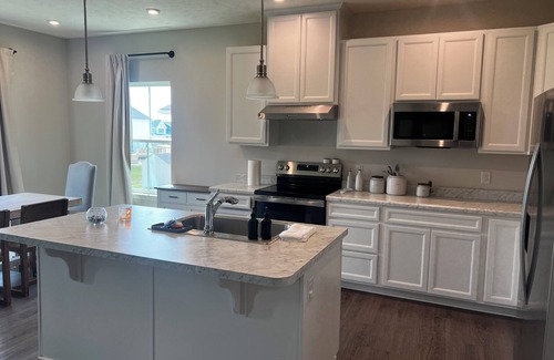 Wooster House | New 2024 Luxury 3BR Home Near Downtown Wooster & College