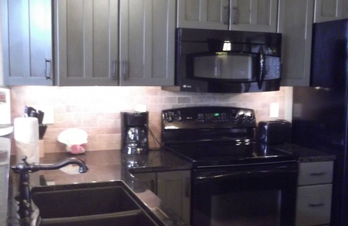 Branson Cabin | New 2BR, Trophy Run On Lake Taneycomo, Waterfront, Fishing Ponds
