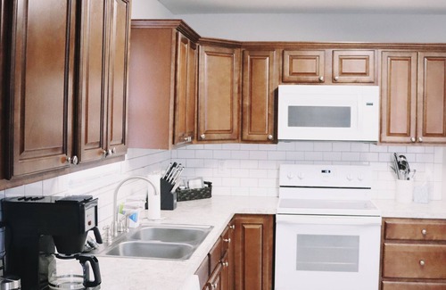Russellville House | New! 3 bd/2 bath Townhome - Ping Pong Table