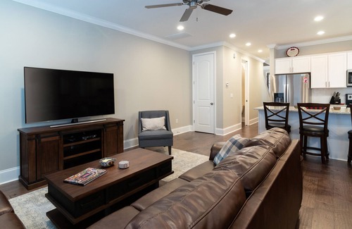 Oxford House | NEW 3 BDR Luxury Townhome in Oxford - 5 Minutes to the Square and the University