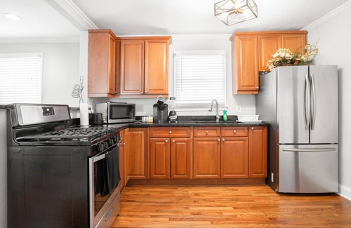 Atlanta House | NEW! 3 Br Home Steps away from Stadium & Downtown!