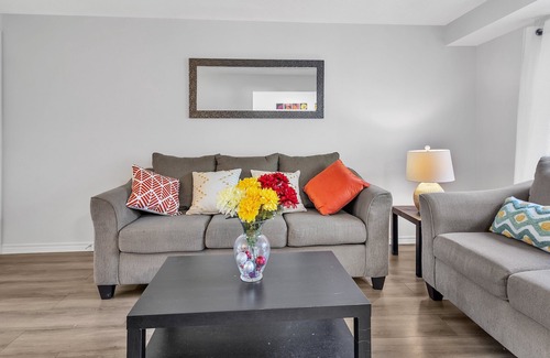 Grand River South House | *NEW* 3 BR with big Backyard & dedicated workspace