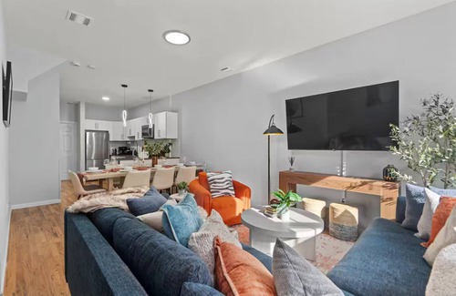 Hoboken House | New!3Bed 3Full Bath/Sleeps 12/15 Mins to NYC/Near T station,buses and Parks