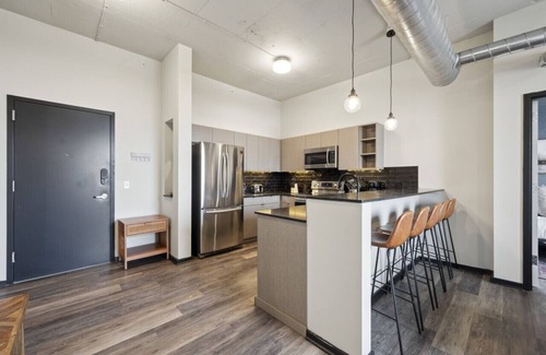 Fairmount Apartment | New 3BR Serene Manor | Parking Gym & Game Room