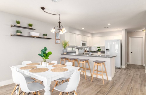 Gilbert House | NEW! - 4 Bedroom Home with Putting Green