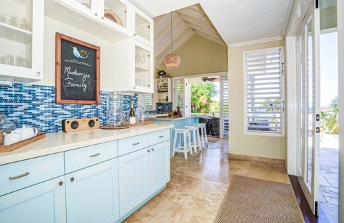 Silver Sands Villa | New 4 bedroom villa with infinity pool. 4 minute walk to Beach!