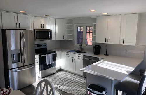 Katama House | New 4 BR house near center and beaches with bikes