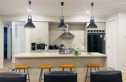 Charlemont House | New 4BR Retreat &Coastal Escape,15 mins to Geelong&Surf Coast with FREE Netflix