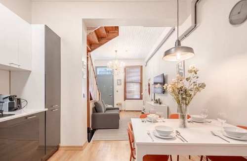 Kumkapi House | New 5-bedroom house for friends and families with WiFi, AC, near best hotspots