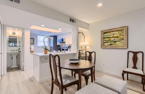 Westfield House | New! 5 mins to Dt | 30 day Rental | Tarrytown!