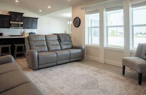 Idaho Falls House | New 6 Bed/3Bath Spacious Home in Idaho Falls. Family Friendly, Sleeps 16+.