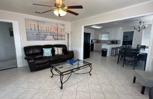 Bacliff House | New 6 person hot tub for relaxing and watching sunset across the bay.