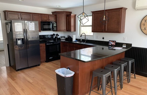 Lake Harmony Estates House | New! 6BR w/Hot Tub/Game Room/Fire Pit/Free linens/Bubble Hockey