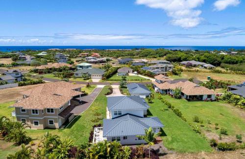 Poipu House | NEW - 7BD Farmhouse Estate - AC Pool Slide Gym Pickleball