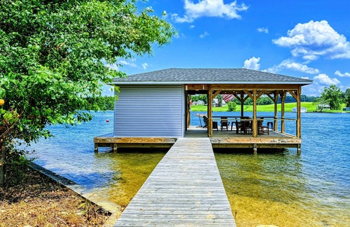 Mineral House | NEW 7BR Lakefront Lake Anna, Boat Dock, Deck Views