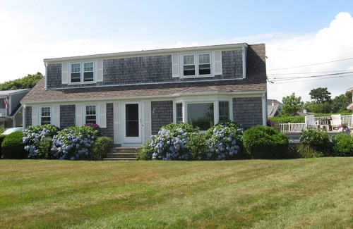 East Falmouth House | New addition/Renovation! EXPANSIVE OCEAN VIEWS. Family friendly, quiet beach.n