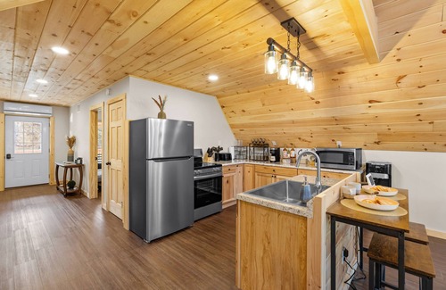 Cold Brook Cabin | New!Adirondack,Waterfront, firepit,hiking,fishing