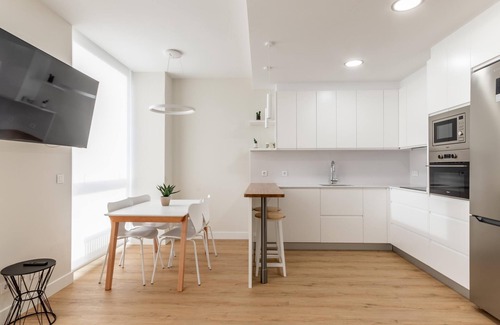 Bilbao City Centre Apartment | New and bright in Plaza Moyua