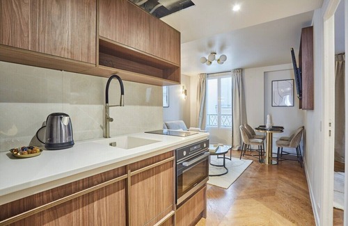 Porte-Saint-Martin Apartment | New apartment Center of Paris/Le Marais