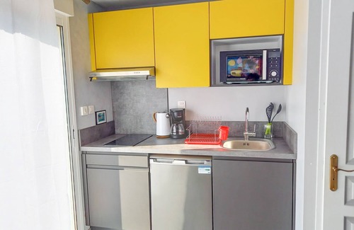 Les Cluses Apartment | New apartment in villa with pool, near sea and mountains, thermal baths