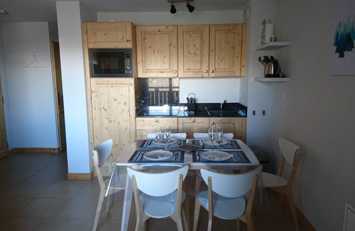 Mont-de-Lans Apartment | New apartment ski-in ski-out with garage