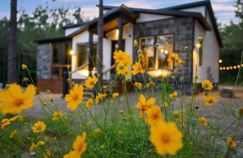 Pickens House | New At Ease Honeymoon Cabin Hot Tub Romantic