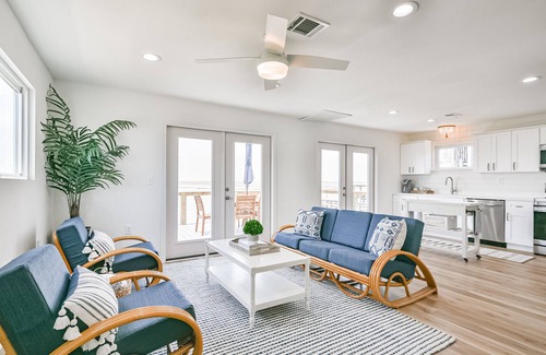 Freeport House | NEW! Bayfront home w/private pier, steps to beach