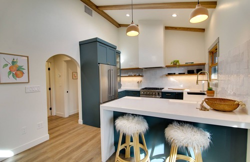 Eastside House | New Beach Bungalow 5 min from beach and restaurants + Hot Tub!