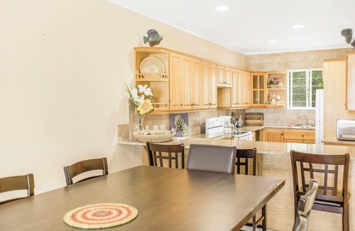 Nassau Condo | NEW Beachfront Condo, 5 minutes from airport and 2 mins away from Caves Village.