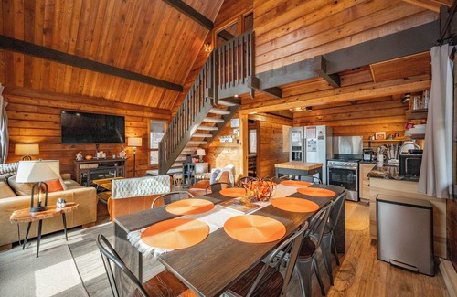 McHenry House | New! Bear's Den: Lake Area, Fire Pit!